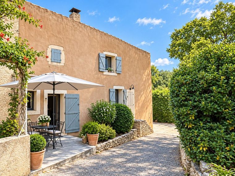 Maison de hameau rénovée de 133 m² à Goult, avec terrasses et studio