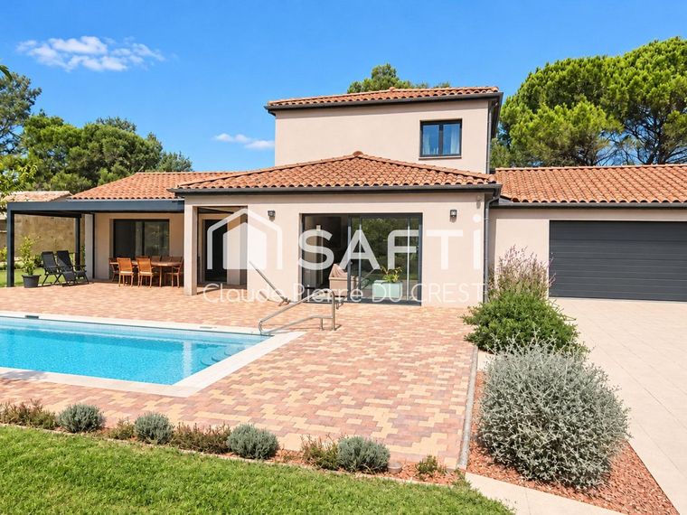 Villa de 2024 à L'Isle-sur-la-Sorgue, 121 m², piscine, terrain de 975 m²